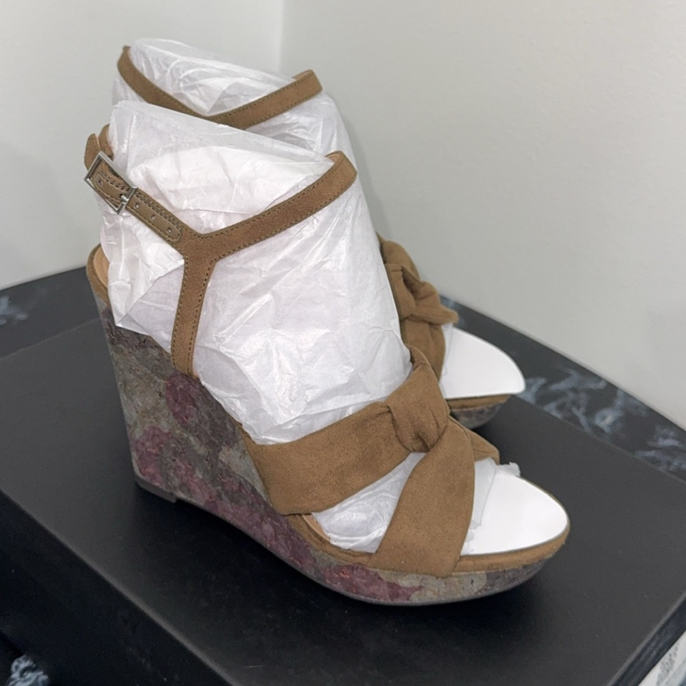 GILI Women’s Ankle Strap Wedge Heel Sandals Kahlie Willow Brown Camo Size 6 NEW